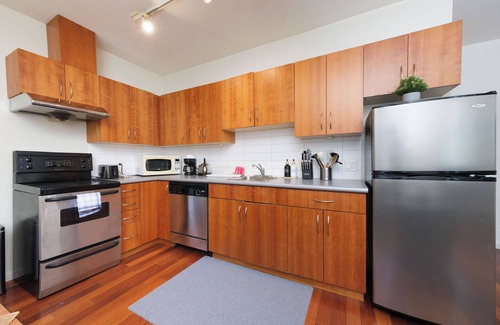 Coal Harbour Apartment | Cozy Downtown Vancouver Apartment Near Waterfront Station