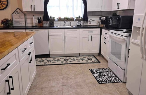 Lochmoor Waterway Estates Apartment | Cozy Dreamy Suites 2 with WiFi, AC in gorgeous Cape Coral