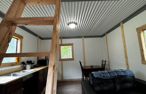 Fairbanks Cabin | Cozy dry cabin in fabulous Fairbanks. Pets welcome, please read description.