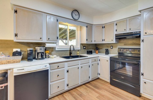 DuBois House | Cozy DuBois Home w/Deck ~ 8 Mi to Treasure Lake!