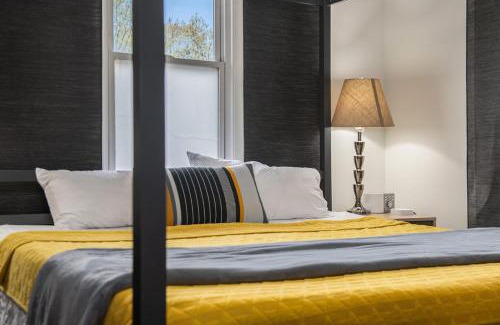 Dundee-Happy Hollow Historic District Apartment | Cozy Dundee Loft Near Dining & City Attractions