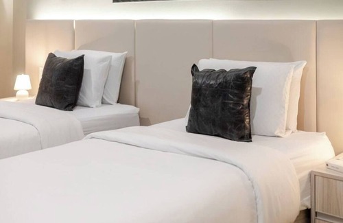 Gay Village Hotel | Cozy Duo – Downtown MTL Nest