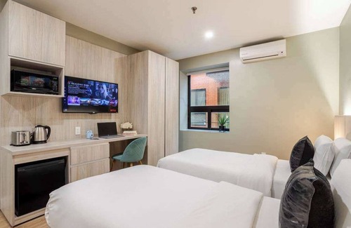 Gay Village Hotel | Cozy Duo – Downtown MTL Nest