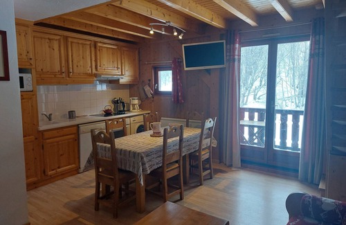 Valloire Apartment | Cozy Duplex, 3 Rooms + Mezzanine, Sleeps 8, East-Facing, 3-Star, Central Valloire