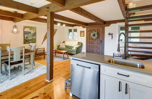 Peru House | Cozy Duplex < 4 Mi to Bromley Mountain Ski Resort!