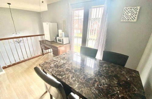 Pasadena House | Cozy Duplex Close to Hobby, Lagoon, NASA, Beaches!