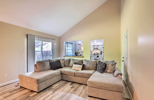 Bedford Condo | Cozy Duplex Close to Toledo Botanical Garden