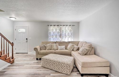 Bedford Apartment | Cozy Duplex Close to Toledo Botanical Garden
