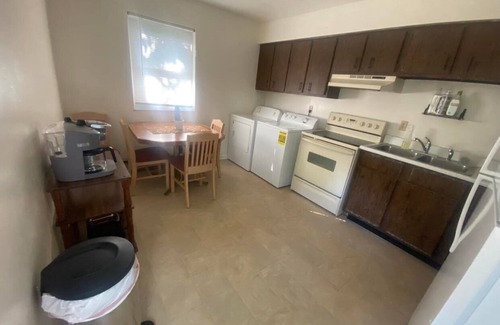 Oxford House | Cozy duplex home, 2 mins from Miami U and downtown.