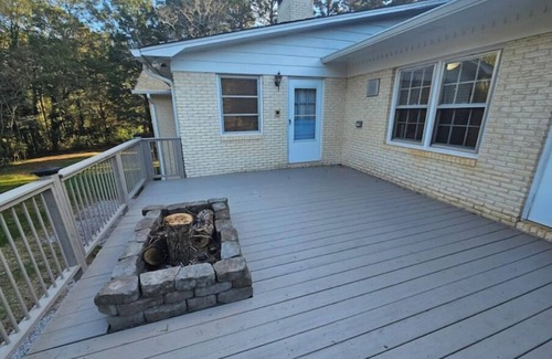 Fort Mill Condo | Cozy Duplex with Fire Pit Near Restaurants & Shops in Fort Mill. Pets Welcome.