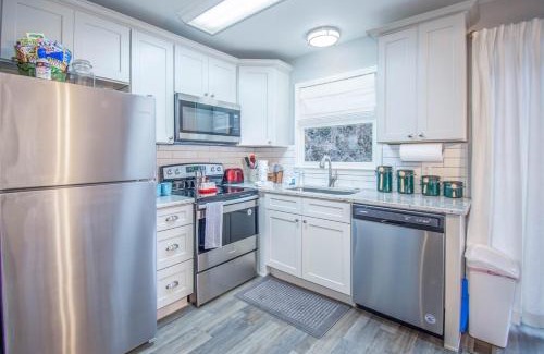 Gatlinburg Ski Chalet | Cozy dwntwn chalet with mtn view GSMNP near Aquarium