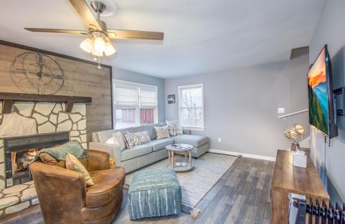 Gatlinburg Ski Chalet | Cozy dwntwn chalet with mtn view GSMNP near Aquarium