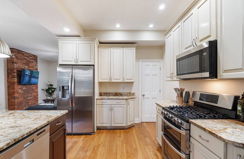 Point Breeze House | Cozy East End Convenient Getaway