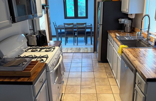 Momauguin House | Cozy East Haven Home Near Beach & Yale