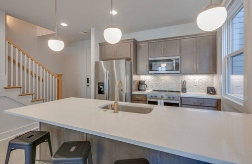 Greenwood House | Cozy East Nashville Retreats for 20