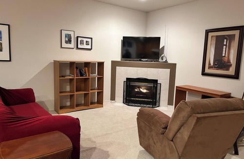 Gresham House | Cozy Eastside Townhome in charming East Gresham- 3 Bedroom with AC and WiFi!