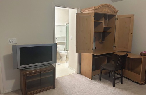 Gresham House | Cozy Eastside Townhome in charming East Gresham- 3 Bedroom with AC and WiFi!