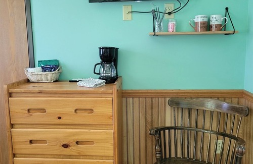 Orange Prairie Cottage | Cozy Easy Going Getaway Prairie Stables 1