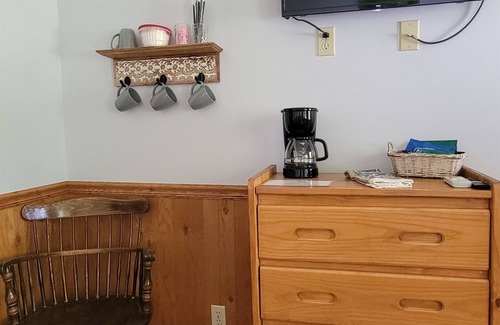 Orange Prairie Cottage | Cozy Easy Going Getaway Prairie Stables 3