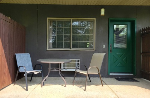 Orange Prairie Cottage | Cozy Easy Going Getaway Prairie Stables 3