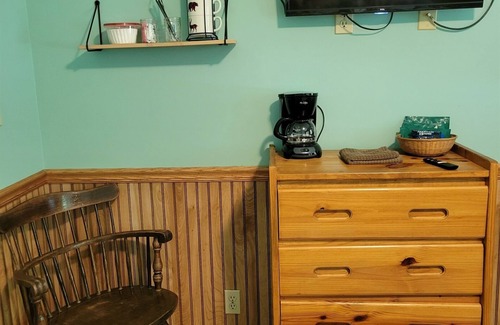 Orange Prairie Cottage | Cozy Easy Going Getaway at Prairie Stables 5