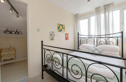 Blackburn House | Cozy Edinburgh Bungalow KEYWORKS CONTRACTERS BUSINESS TRAVELLERS free parking