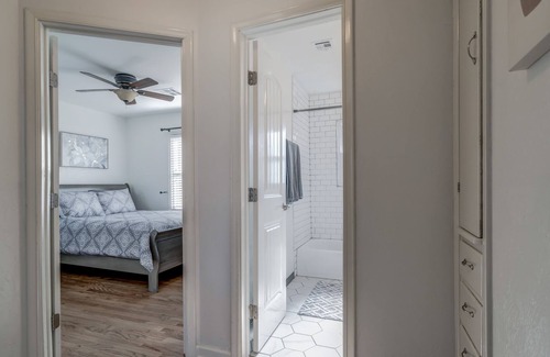 Edmond House | Cozy Edmond bungalow