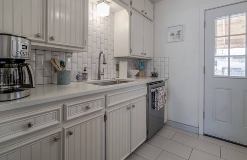 Edmond House | Cozy Edmond bungalow