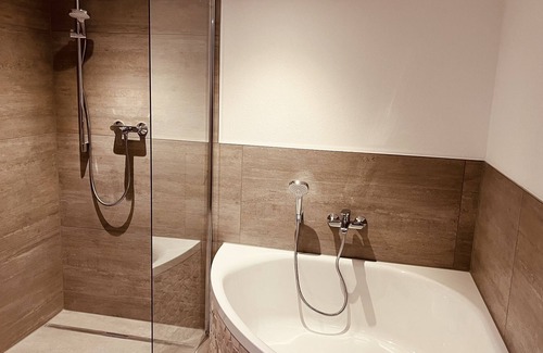 Lasel House | Cozy Eifel house with fireplace, bathtub & cinema entertainment with PlayStation