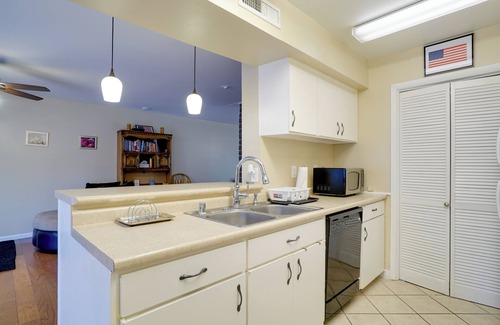Thunderbird Apartment | Cozy El Paso Condo w/Patio ~ 7 Mi to Dtwn!