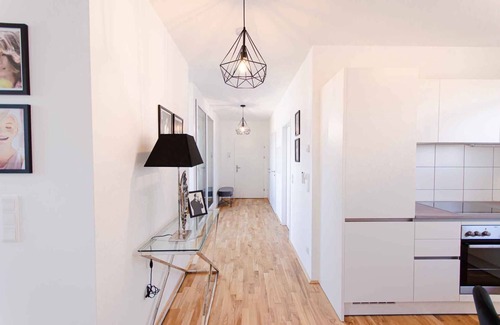 Weißgerber Apartment | ★Cozy & Elegant★ | Near Danube, ♛King Bed, Balcony