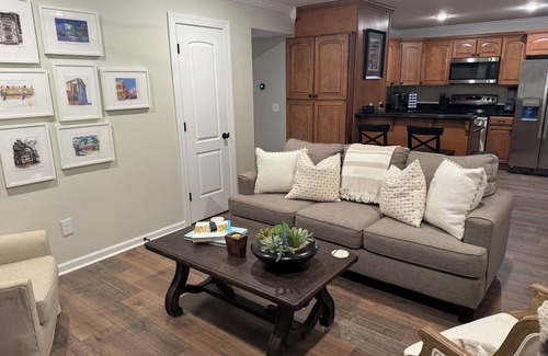 Oxford Condo | Cozy End Unit Condo just One Block from the Square