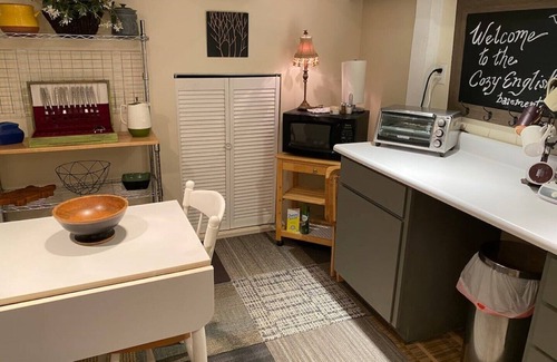 Winchester Apartment | Cozy English Basement Apt quiet but close to downtown