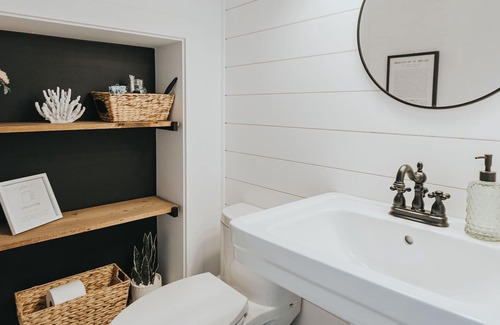 Central Elgin Other | Cozy English Farmhouse in the Woods