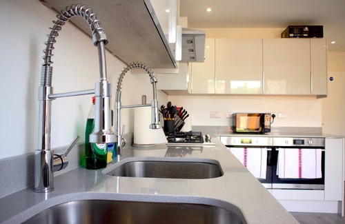 Watford House | Cozy ensuite Family room | The Coppice-Rm 4