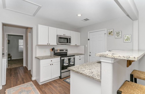 Grand Prairie Apartment | Cozy entire 1-bedroom apartment in charming Grand Prairie with yard