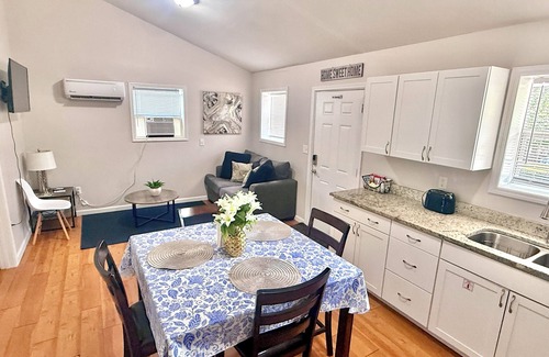 North Charleston Apartment | Cozy/Entire 2 Beds & 1 Bath Apartment. Private Entry.15 min from Airport