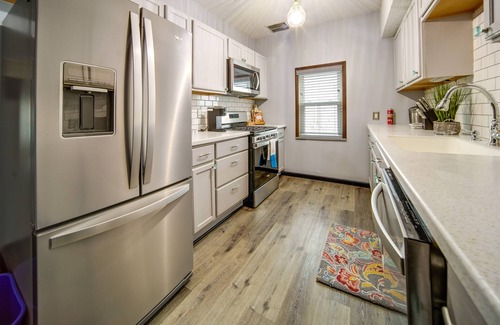 Erie Cottage | Cozy Erie Vacation Rental w/Patio & Seasonal Pool