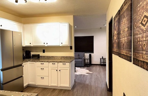 University Heights Apartment | Cozy Escape 1BD UNM Recently Renovated & Walkable!