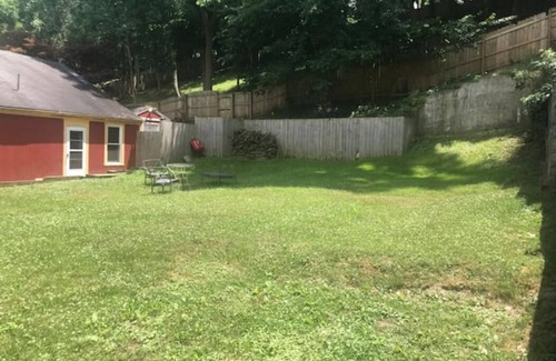 Marshall-Shadeland House | Cozy escape close to downtown, stadiums & parks