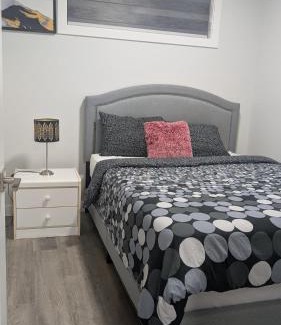 Southwest Edmonton House | Cozy Escape Guest Suite
