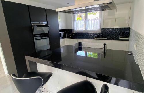Dietikon District House | Cozy Escape House - 12 min to Zurich HB - Free Parking