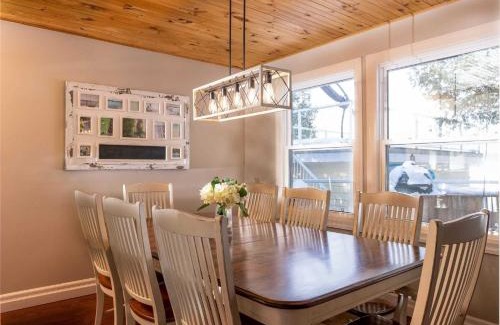 Trent Lakes House | Cozy Escape, Kawarthas Cottage With Sauna