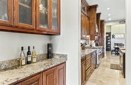 Frisco House | Cozy Estate Room in McKinney with a dedicated workspace and pool