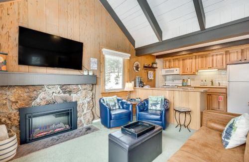 Estes Park Apartment | Cozy Estes Park Condo with Balcony and Fireplace!
