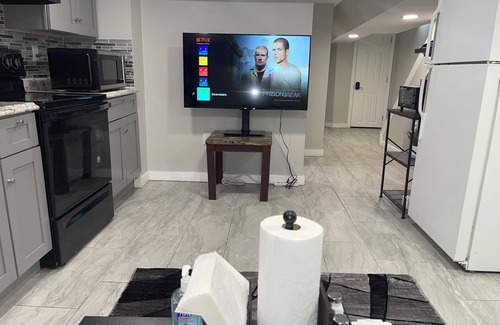 Upper Darby House | Cozy Event House - Bdays, Showers - Gather - Party- 4BR Home - Max 16 Guests