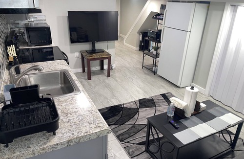 Upper Darby House | Cozy Event House - Bdays, Showers - Gather - Party- 4BR Home - Max 16 Guests