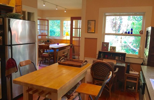 Fairfax House | Cozy Fairfax Craftsman-era Bungalow