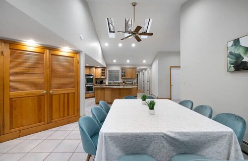 Town of Ramapo House | Cozy Fall Home with 4BR and Fireplace & Billiards