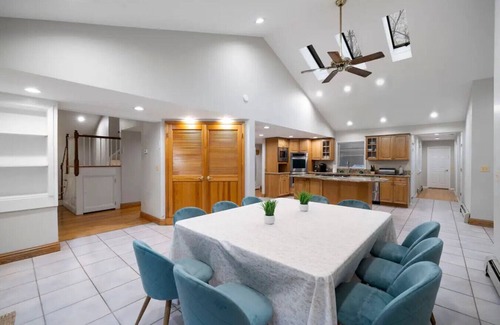 Town of Ramapo House | Cozy Fall Home with 4BR and Fireplace & Billiards
